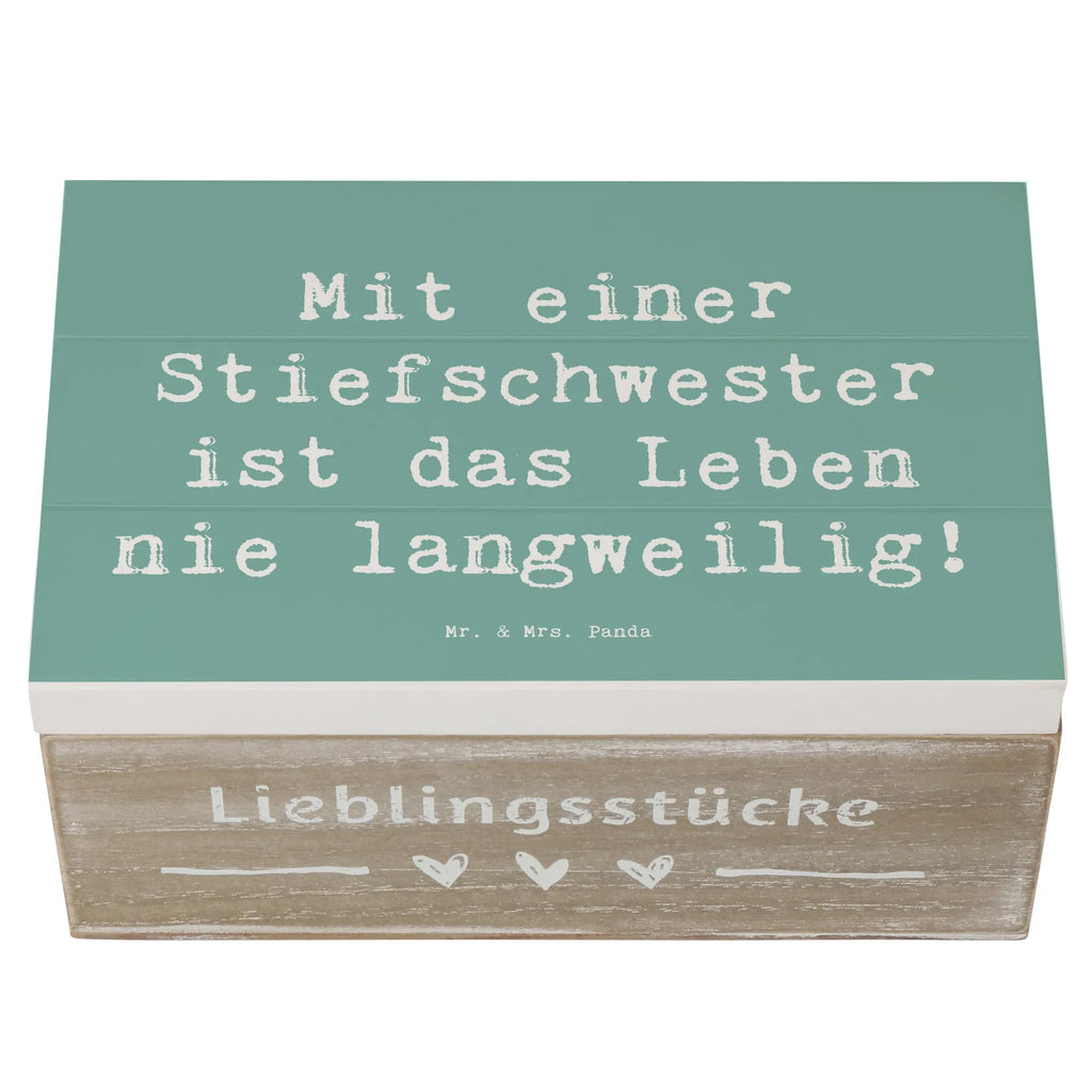 Holzkiste Spruch Stiefschwester Abenteuer Holzkiste, Kiste, Schatzkiste, Truhe, Schatulle, XXL, Erinnerungsbox, Erinnerungskiste, Dekokiste, Aufbewahrungsbox, Geschenkbox, Geschenkdose, Familie, Vatertag, Muttertag, Bruder, Schwester, Mama, Papa, Oma, Opa