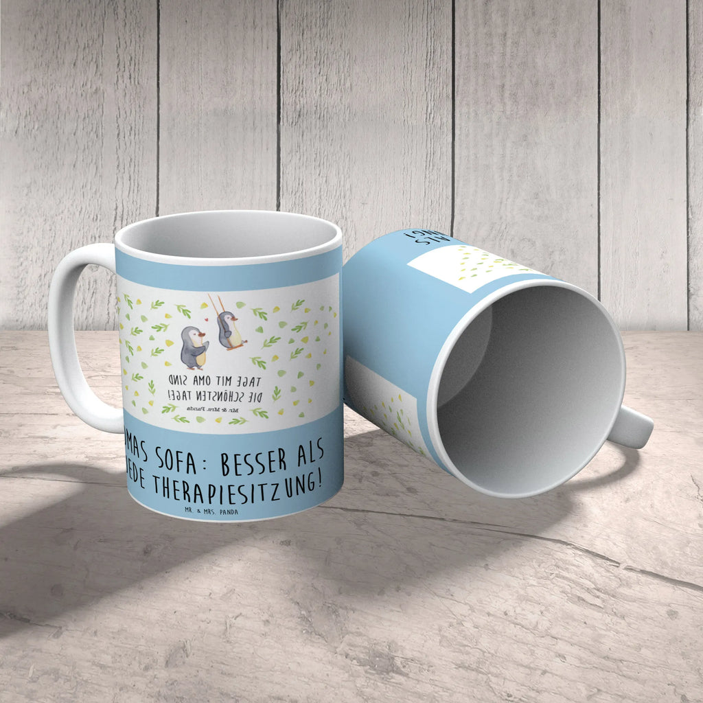 Tasse Omas Sofa: besser als jede Therapiesitzung! Tasse, Kaffeetasse, Teetasse, Becher, Kaffeebecher, Teebecher, Keramiktasse, Porzellantasse, Büro Tasse, Geschenk Tasse, Tasse Sprüche, Tasse Motive, Kaffeetassen, Tasse bedrucken, Designer Tasse, Cappuccino Tassen, Schöne Teetassen, Familie, Vatertag, Muttertag, Bruder, Schwester, Mama, Papa, Oma, Opa