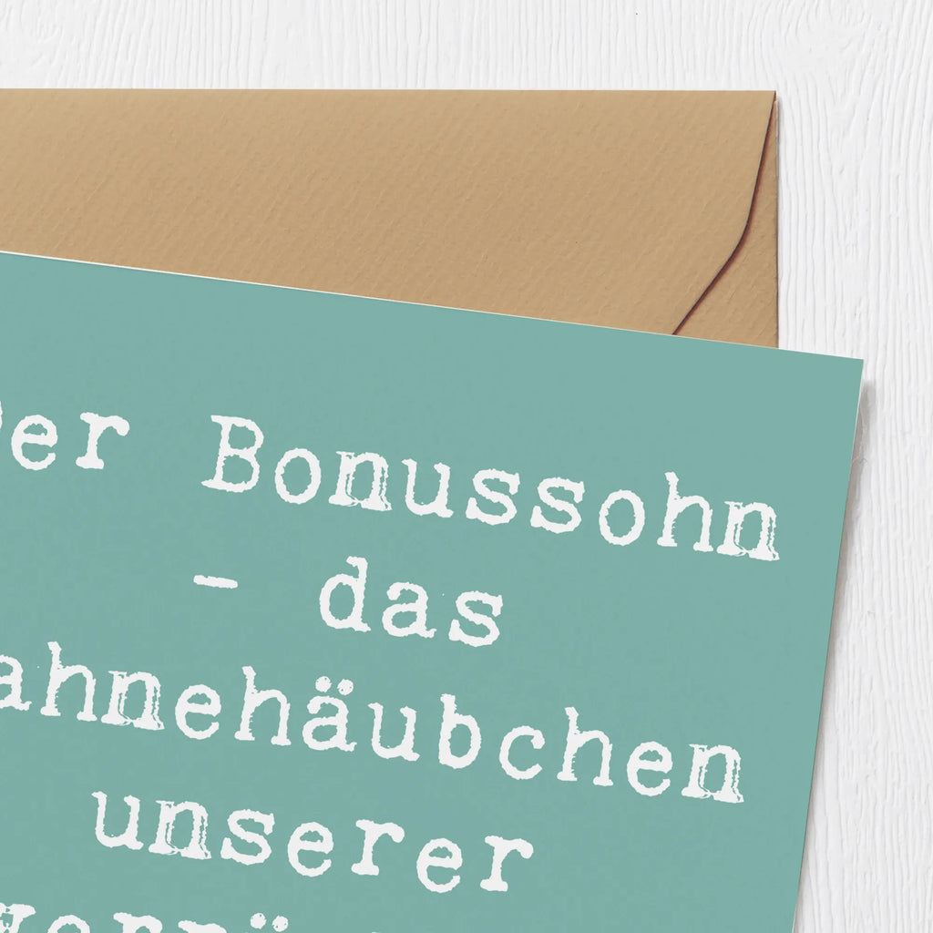 Deluxe Karte Spruch Der Bonussohn Karte, Grußkarte, Klappkarte, Einladungskarte, Glückwunschkarte, Hochzeitskarte, Geburtstagskarte, Hochwertige Grußkarte, Hochwertige Klappkarte, Familie, Vatertag, Muttertag, Bruder, Schwester, Mama, Papa, Oma, Opa