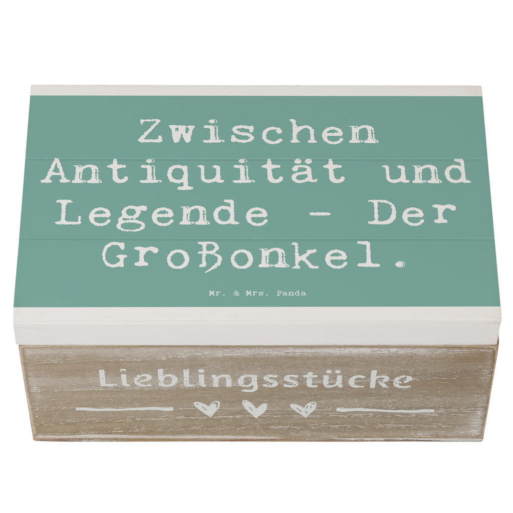 Holzkiste Spruch Zwischen Antiquität und Legende - Der Großonkel. Holzkiste, Kiste, Schatzkiste, Truhe, Schatulle, XXL, Erinnerungsbox, Erinnerungskiste, Dekokiste, Aufbewahrungsbox, Geschenkbox, Geschenkdose, Familie, Vatertag, Muttertag, Bruder, Schwester, Mama, Papa, Oma, Opa