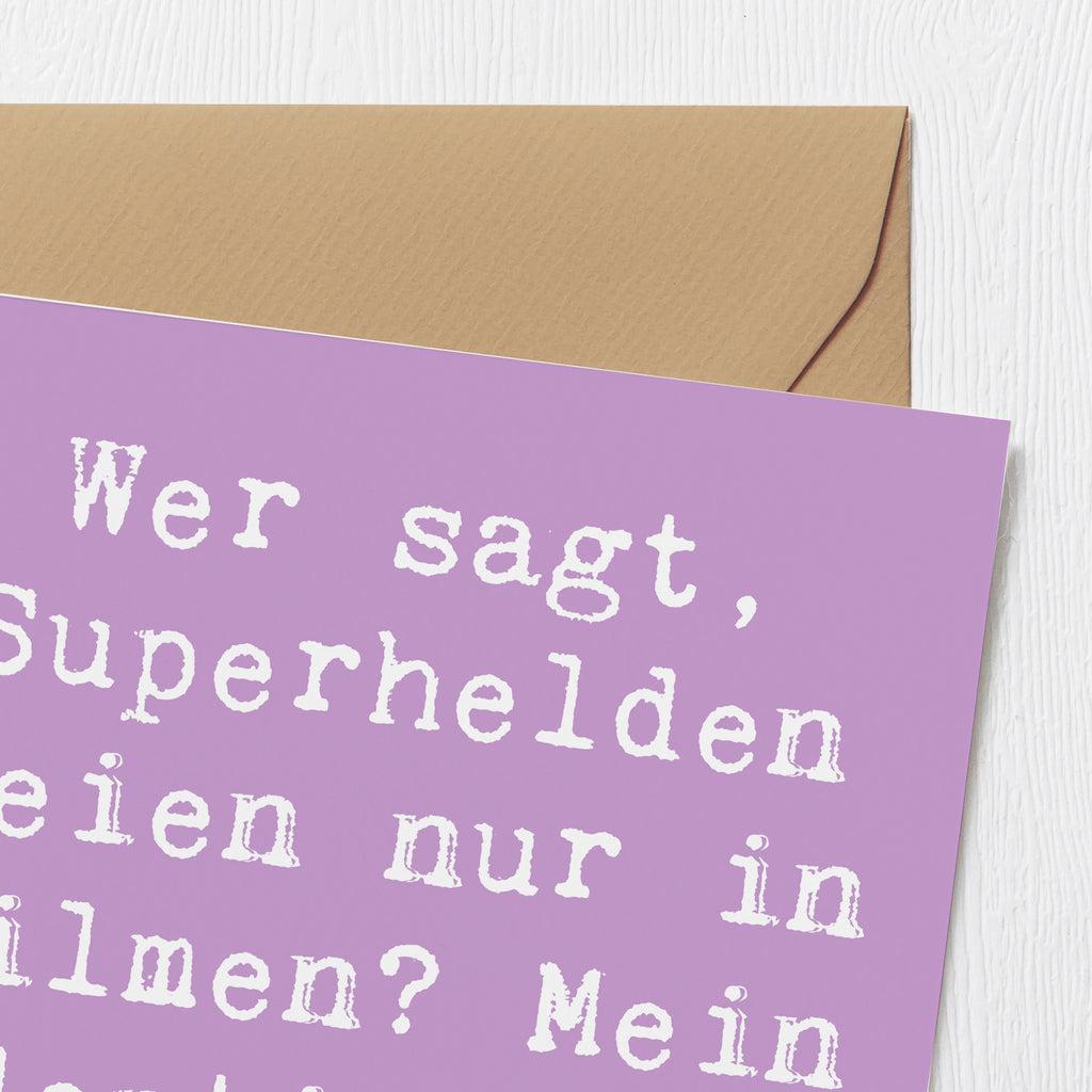 Deluxe Karte Spruch Adoptivvater Superheld Karte, Grußkarte, Klappkarte, Einladungskarte, Glückwunschkarte, Hochzeitskarte, Geburtstagskarte, Hochwertige Grußkarte, Hochwertige Klappkarte, Familie, Vatertag, Muttertag, Bruder, Schwester, Mama, Papa, Oma, Opa