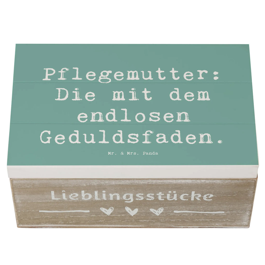 Holzkiste Spruch Pflegemutter: Die mit dem endlosen Geduldsfaden. Holzkiste, Kiste, Schatzkiste, Truhe, Schatulle, XXL, Erinnerungsbox, Erinnerungskiste, Dekokiste, Aufbewahrungsbox, Geschenkbox, Geschenkdose, Familie, Vatertag, Muttertag, Bruder, Schwester, Mama, Papa, Oma, Opa