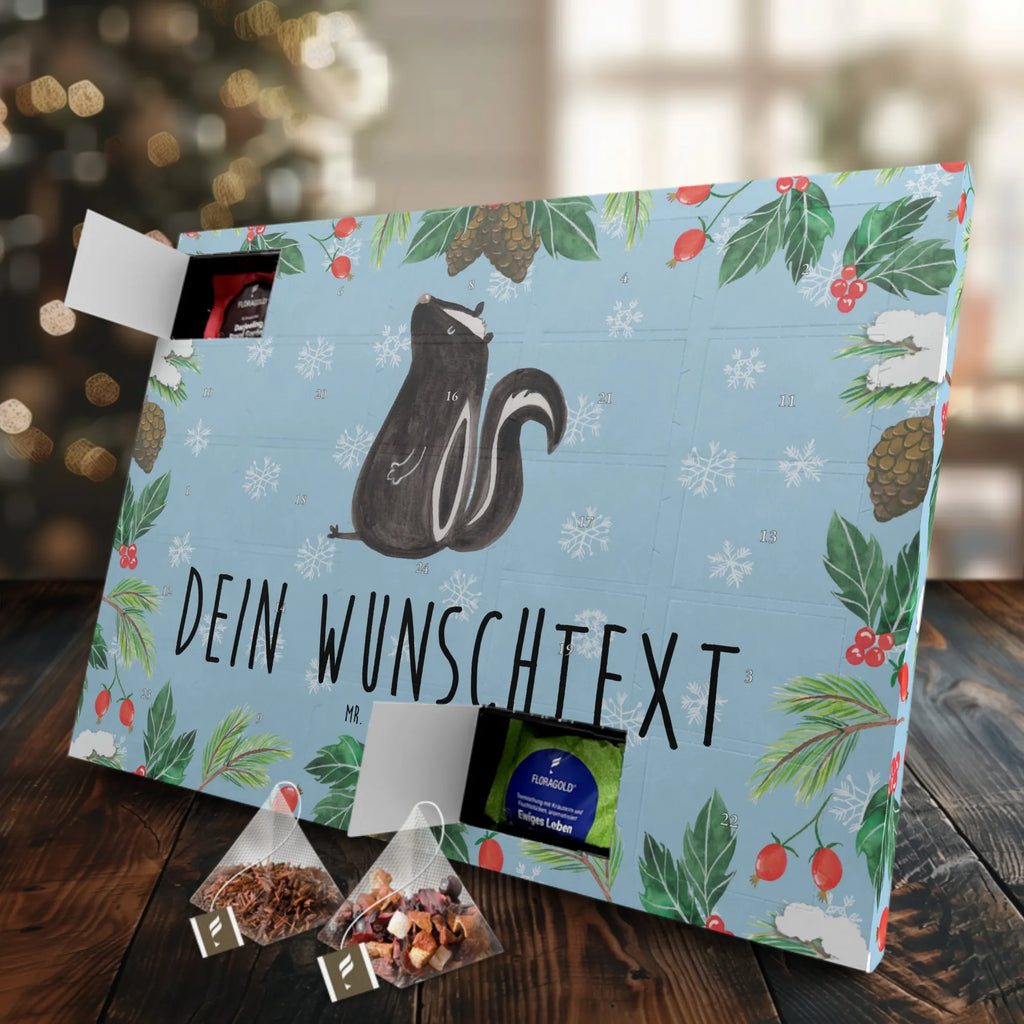 Personalisierter Tee Adventskalender Stinktier Sitzen Personalisierter Tee Adventskalender, Stinktier, Skunk, Wildtier, Raubtier, Stinker, Stinki, Spruch, Büro, Recht, Besserwisser