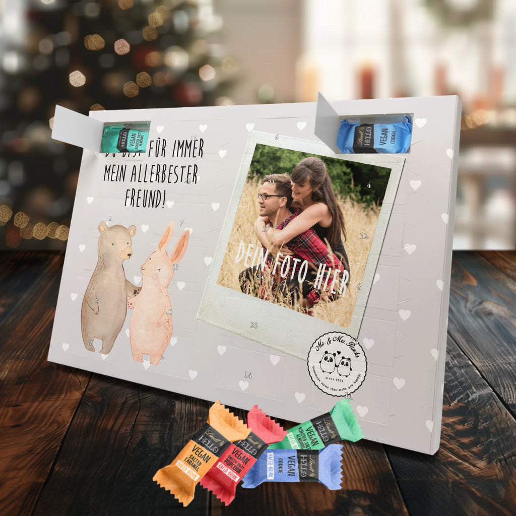 Personalisierter veganer Foto Adventskalender Bär und Hase Umarmen Personalisierter veganer Adventskalender, Liebe, Partner, Freund, Freundin, Ehemann, Ehefrau, Heiraten, Verlobung, Heiratsantrag, Liebesgeschenk, Jahrestag, Hocheitstag, Freunde, bester Freund, Hase, Bär, Bärchen, best friends