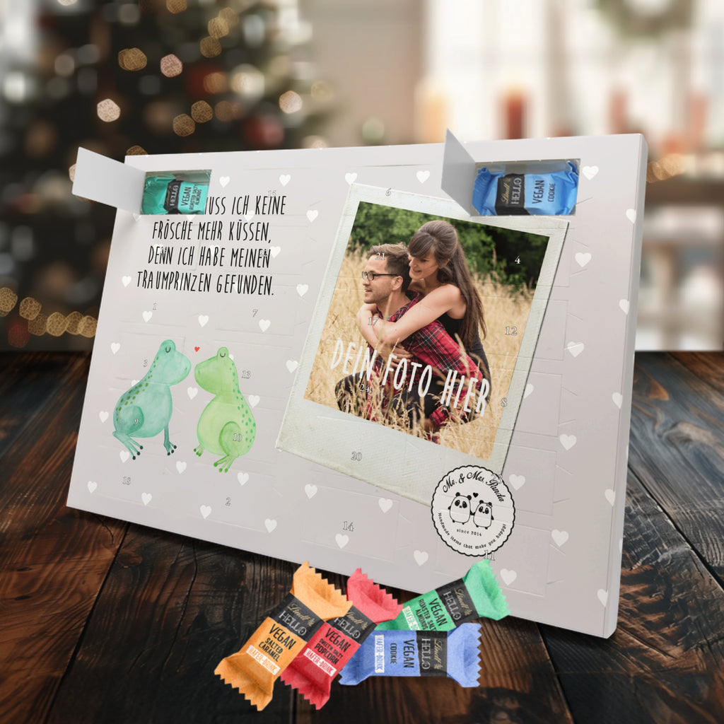 Personalisierter veganer Foto Adventskalender Frosch Liebe Personalisierter veganer Adventskalender, Liebe, Partner, Freund, Freundin, Ehemann, Ehefrau, Heiraten, Verlobung, Heiratsantrag, Liebesgeschenk, Jahrestag, Hocheitstag, Verliebt, Verlobt, Verheiratet, Geschenk Freundin, Geschenk Freund, Liebesbeweis, Hochzeitstag, Geschenk Hochzeit, Frosch, Frösche, Froschkönig, Fröschchen