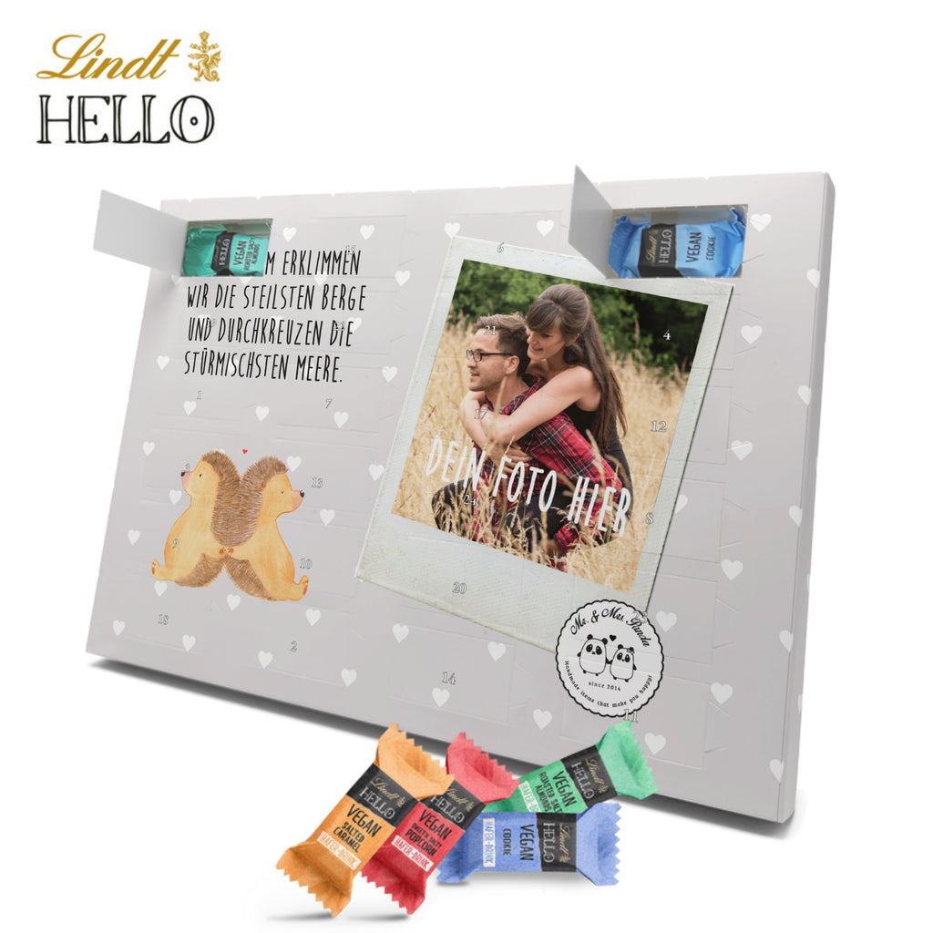 Personalisierter veganer Foto Adventskalender Igel händchenhaltend Personalisierter veganer Adventskalender, Liebe, Partner, Freund, Freundin, Ehemann, Ehefrau, Heiraten, Verlobung, Heiratsantrag, Liebesgeschenk, Jahrestag, Hocheitstag, Igel, Igelliebe, Hand in Hand, Liebesbeweis, große Liebe, Liebesbotschaft, Hochzeit, Lieblingsmensch, Gemeinsamkeit, Love, Geschenk für zwei