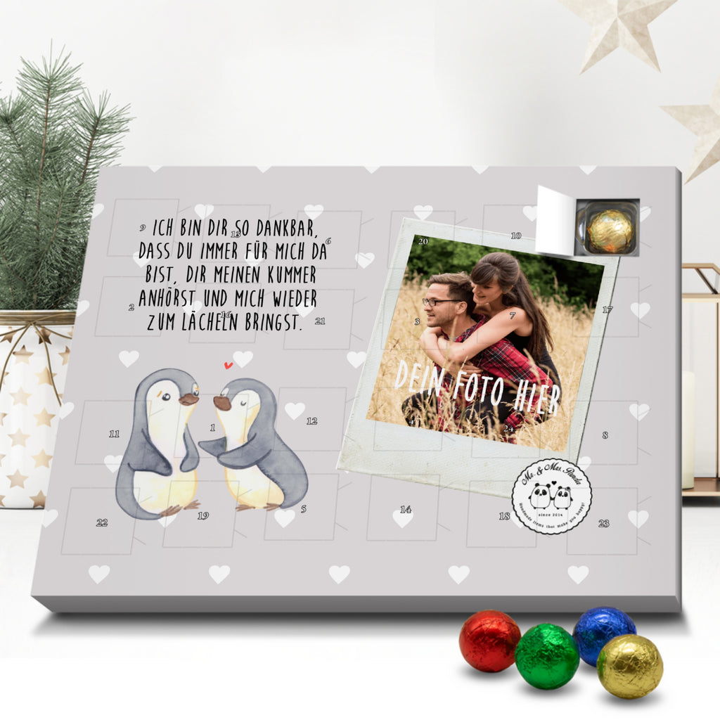 Personalisierter Schoko Foto Adventskalender Pinguine trösten Personalisierter Adventskalender, Adventskalender mit Namen, Liebe, Partner, Freund, Freundin, Ehemann, Ehefrau, Heiraten, Verlobung, Heiratsantrag, Liebesgeschenk, Jahrestag, Hocheitstag, Valentinstag, Geschenk für Frauen, Hochzeitstag, Mitbringsel, Geschenk für Freundin, Geschenk für Partner, Liebesbeweis, für Männer, für Ehemann