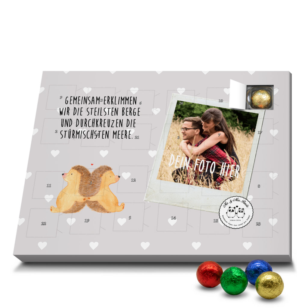 Personalisierter Schoko Foto Adventskalender Igel händchenhaltend Personalisierter Adventskalender, Adventskalender mit Namen, Liebe, Partner, Freund, Freundin, Ehemann, Ehefrau, Heiraten, Verlobung, Heiratsantrag, Liebesgeschenk, Jahrestag, Hocheitstag, Igel, Igelliebe, Hand in Hand, Liebesbeweis, große Liebe, Liebesbotschaft, Hochzeit, Lieblingsmensch, Gemeinsamkeit, Love, Geschenk für zwei