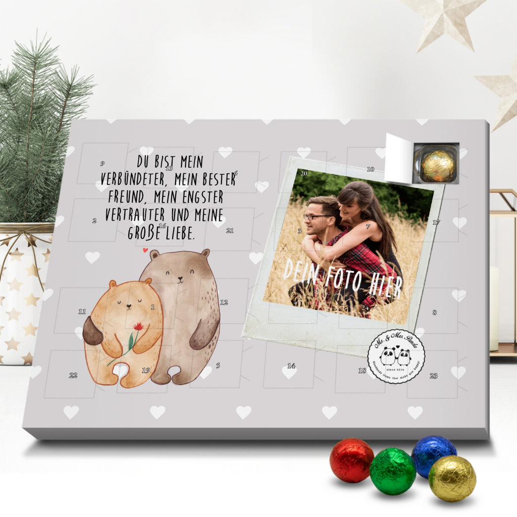 Personalisierter Schoko Foto Adventskalender Bären Liebe Personalisierter Adventskalender, Adventskalender mit Namen, Liebe, Partner, Freund, Freundin, Ehemann, Ehefrau, Heiraten, Verlobung, Heiratsantrag, Liebesgeschenk, Jahrestag, Hocheitstag, Verliebt, Verlobt, Verheiratet, Geschenk Freundin, Geschenk Freund, Liebesbeweis, Hochzeitstag, Geschenk Hochzeit, Bären, Bärchen, Bär