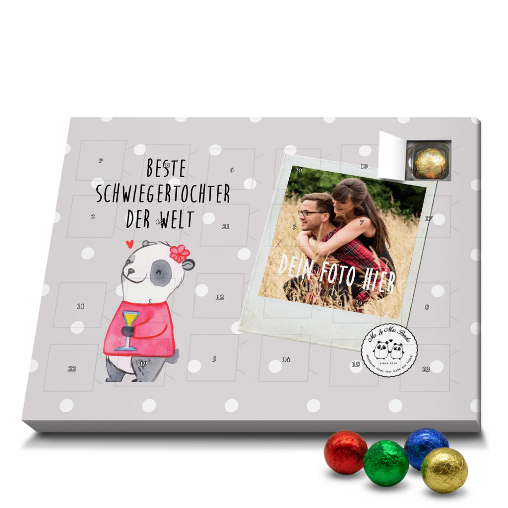 Personalisierter Schoko Foto Adventskalender Panda Beste Schwiegertochter der Welt Personalisierter Adventskalender, Adventskalender mit Namen, für, Dankeschön, Geschenk, Schenken, Geburtstag, Geburtstagsgeschenk, Geschenkidee, Danke, Bedanken, Mitbringsel, Freude machen, Geschenktipp, Schwiegertochter, Tochter, Ehefrau des Sohns, Frau, angeheiratet, Hochzeit