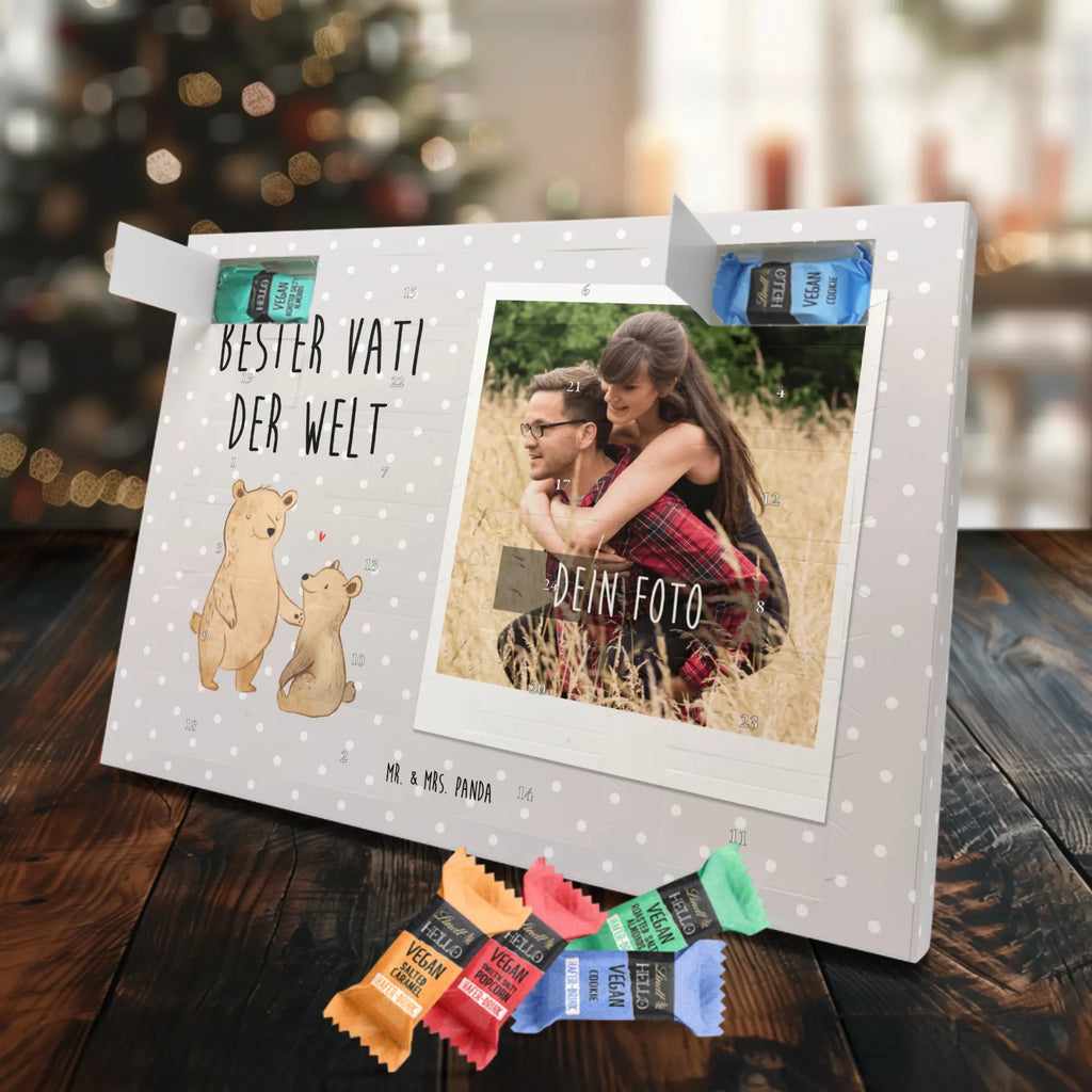 Personalisierter veganer Foto Adventskalender Bär Bester Vati der Welt Personalisierter veganer Foto Adventskalender, für, Dankeschön, Geschenk, Schenken, Geburtstag, Geburtstagsgeschenk, Geschenkidee, Danke, Bedanken, Mitbringsel, Freude machen, Geschenktipp, Vater, Papa, Dad, Daddy, Paps, Papi, Vati, Eltern, Geschenk Vater, Mann, Familie, Bester, Kleinigkeit