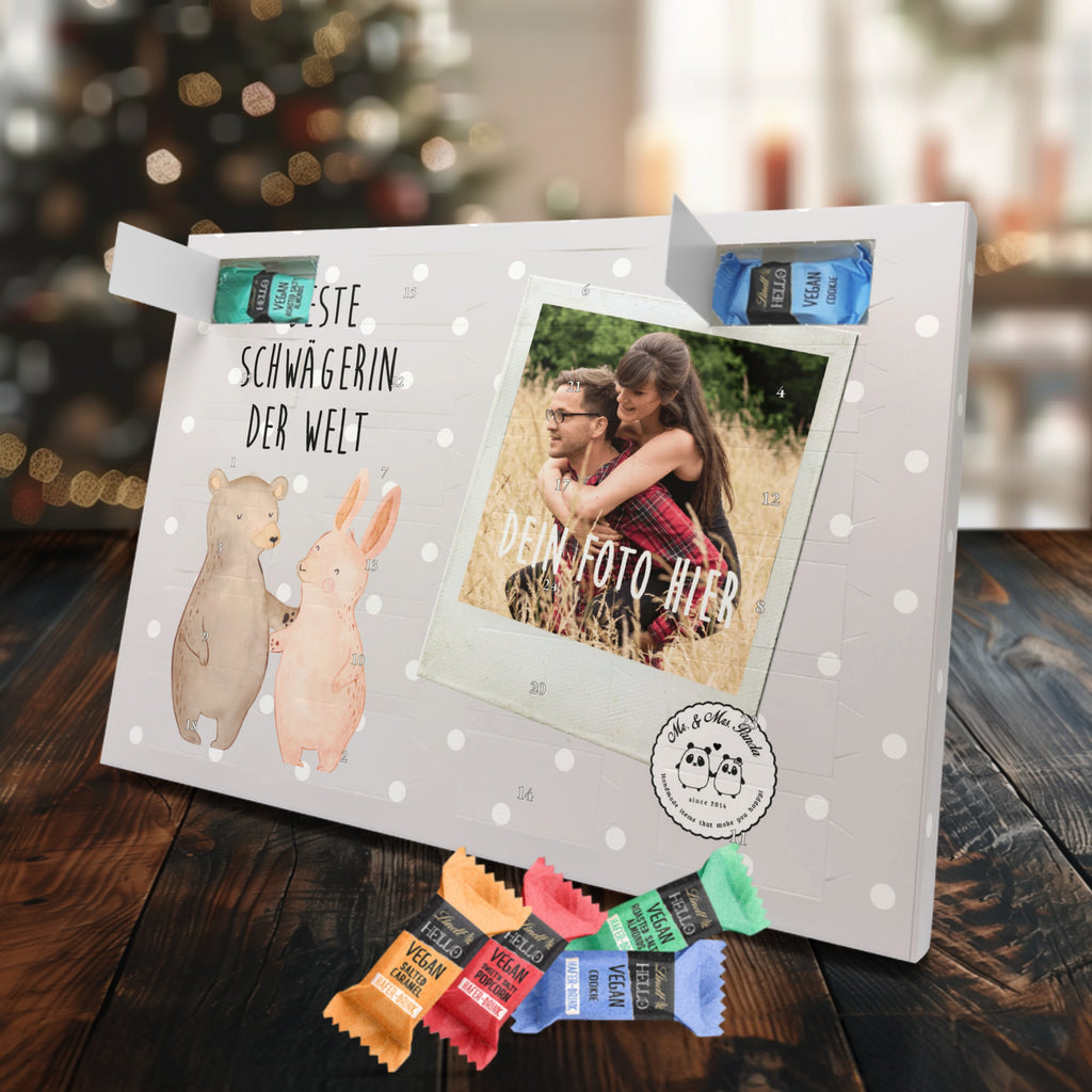 Personalisierter veganer Foto Adventskalender Hase Beste Schwägerin der Welt Personalisierter veganer Adventskalender, für, Dankeschön, Geschenk, Schenken, Geburtstag, Geburtstagsgeschenk, Geschenkidee, Danke, Bedanken, Mitbringsel, Freude machen, Geschenktipp, Schwägerin, Schwähgerin, Schwippschwägerin, Familie, Verwandtschaft, angeheiratet, Frau, Ehemann, Schwester, Ehefrau, Bruder, Partner