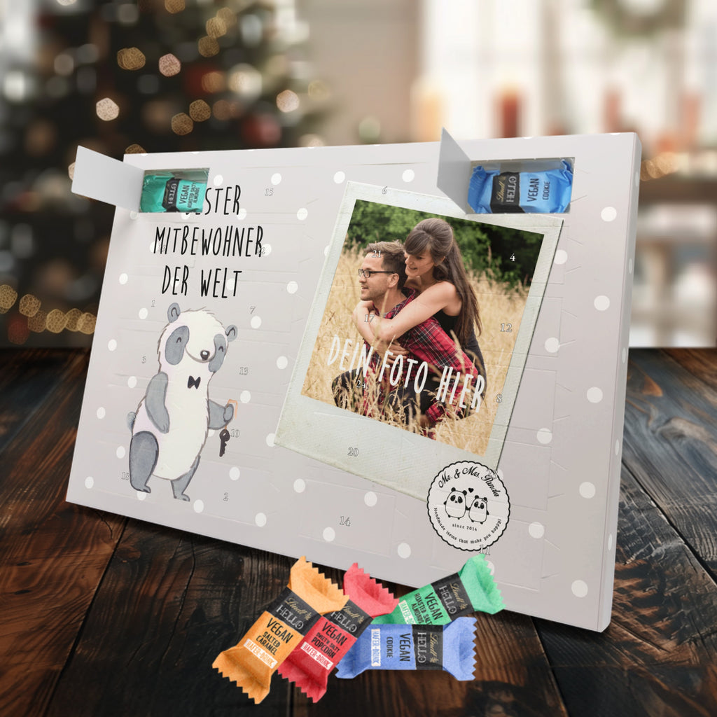 Personalisierter veganer Foto Adventskalender Panda Bester Mitbewohner der Welt Personalisierter veganer Adventskalender, für, Dankeschön, Geschenk, Schenken, Geburtstag, Geburtstagsgeschenk, Geschenkidee, Danke, Bedanken, Mitbringsel, Freude machen, Geschenktipp, Mitbewohner, WG, Zimmernachbar, Wohngemeinschaft, WG-Bewohner, Zimmerkollege, Zimmergenosse, Stubenkamerad