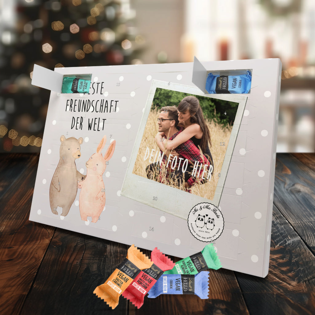 Personalisierter veganer Foto Adventskalender Hase Beste Freundschaft der Welt Personalisierter veganer Adventskalender, für, Dankeschön, Geschenk, Schenken, Geburtstag, Geburtstagsgeschenk, Geschenkidee, Danke, Bedanken, Mitbringsel, Freude machen, Geschenktipp, Freundschaft, Freunde, Freunde fürs Leben, best friends, Freundin, Freund, Clique, Kumpel, bae, bff