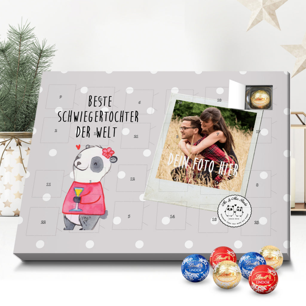 Personalisierter Kugel Markenschokolade Foto Adventskalender Panda Beste Schwiegertochter der Welt Personalisierter Kugel Markenschokolade Adventskalender, für, Dankeschön, Geschenk, Schenken, Geburtstag, Geburtstagsgeschenk, Geschenkidee, Danke, Bedanken, Mitbringsel, Freude machen, Geschenktipp, Schwiegertochter, Tochter, Ehefrau des Sohns, Frau, angeheiratet, Hochzeit