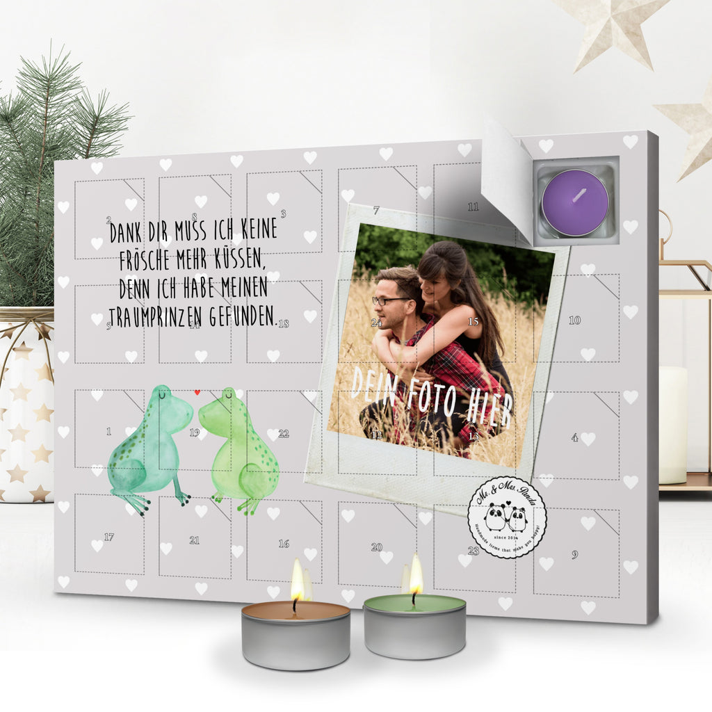 Personalisierter Duftkerzen Foto Adventskalender Frosch Liebe Personalisierter Duftkerzen Adventskalender, Liebe, Partner, Freund, Freundin, Ehemann, Ehefrau, Heiraten, Verlobung, Heiratsantrag, Liebesgeschenk, Jahrestag, Hocheitstag, Verliebt, Verlobt, Verheiratet, Geschenk Freundin, Geschenk Freund, Liebesbeweis, Hochzeitstag, Geschenk Hochzeit, Frosch, Frösche, Froschkönig, Fröschchen