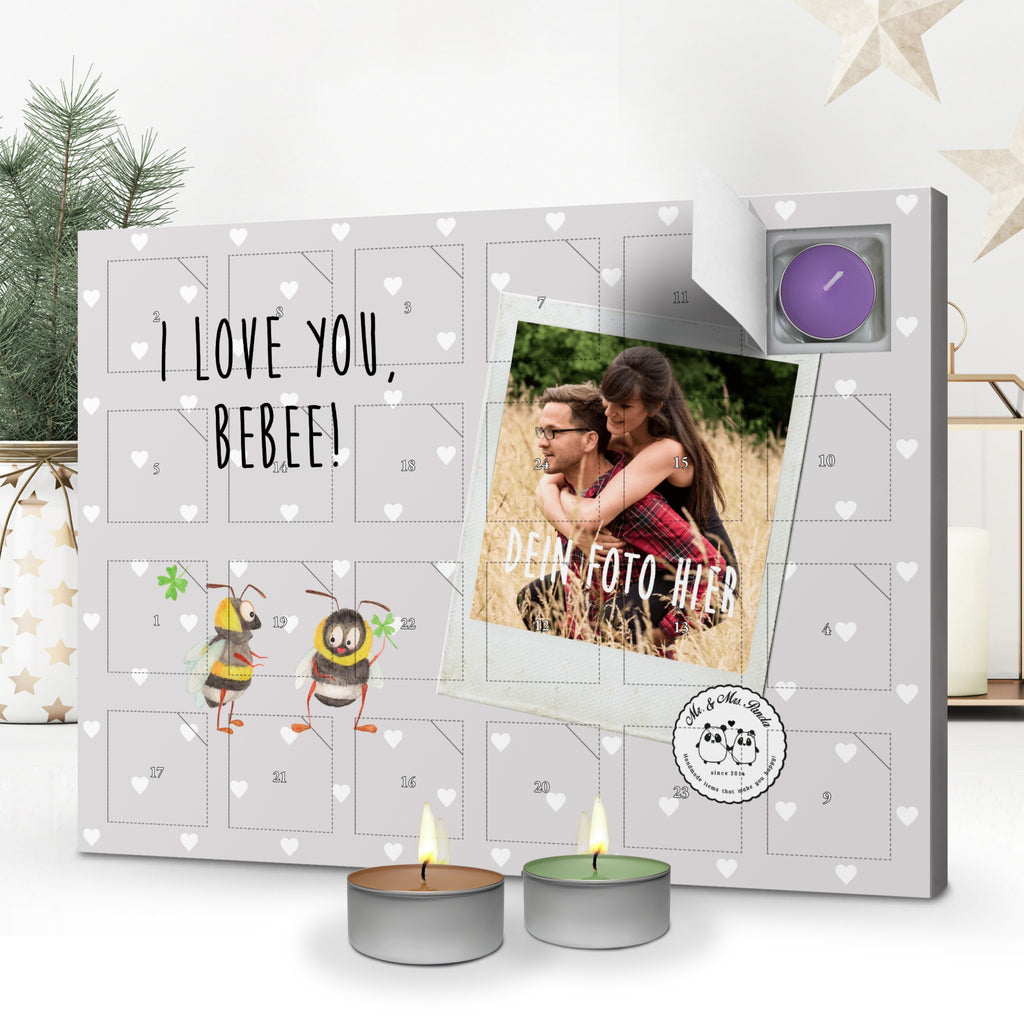 Personalisierter Duftkerzen Foto Adventskalender Bienen Paar Personalisierter Duftkerzen Adventskalender, Liebe, Partner, Freund, Freundin, Ehemann, Ehefrau, Heiraten, Verlobung, Heiratsantrag, Liebesgeschenk, Jahrestag, Hocheitstag, Valentinstag, Geschenk für Frauen, Hochzeitstag, Mitbringsel, Geschenk für Freundin, Geschenk für Partner, Liebesbeweis, für Männer, für Ehemann, Schildkröten, verliebte Schildkröten