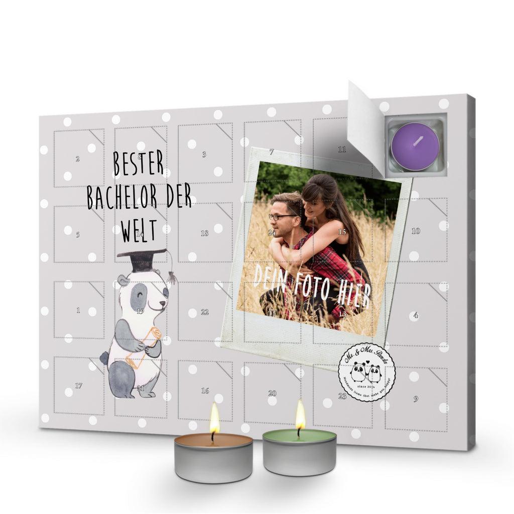 Personalisierter Duftkerzen Foto Adventskalender Panda Bester Bachelor der Welt Personalisierter Duftkerzen Adventskalender, für, Dankeschön, Geschenk, Schenken, Geburtstag, Geburtstagsgeschenk, Geschenkidee, Danke, Bedanken, Mitbringsel, Freude machen, Geschenktipp, Bachelor, Student, Studium, Sohn, Spaß, Musterschüler, lustig, Studienabschluss, witzig, Universität, Abschluss, Alumni, Uni, Studenten, Hochschule