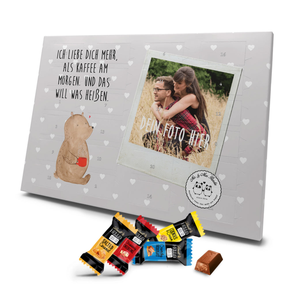 Personalisierter Markenschokolade Foto Adventskalender Bär Morgenkaffee Personalisierter Adventskalender, Liebe, Partner, Freund, Freundin, Ehemann, Ehefrau, Heiraten, Verlobung, Heiratsantrag, Liebesgeschenk, Jahrestag, Hocheitstag, Valentinstag, Geschenk für Frauen, Hochzeitstag, Mitbringsel, Geschenk für Freundin, Geschenk für Partner, Liebesbeweis, für Männer, für Ehemann