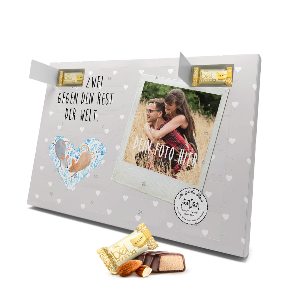 Personalisierter Marzipan Foto Adventskalender Mäuse Herz Personalisierter Marzipan Adventskalender, Liebe, Partner, Freund, Freundin, Ehemann, Ehefrau, Heiraten, Verlobung, Heiratsantrag, Liebesgeschenk, Jahrestag, Hocheitstag, Maus, Mäuse, Liebesbotschaft, Liebesbeweis, Hochzeit, Lieblingsmensch, Gemeinsamkeit, Love, Geschenk für zwei