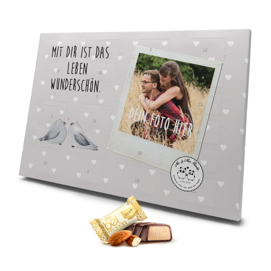 Personalisierter Marzipan Foto Adventskalender Turteltauben Liebe Personalisierter Marzipan Adventskalender, Liebe, Partner, Freund, Freundin, Ehemann, Ehefrau, Heiraten, Verlobung, Heiratsantrag, Liebesgeschenk, Jahrestag, Hocheitstag, Turteltauben, Turteltäubchen, Tauben, Verliebt, Verlobt, Verheiratet, Geschenk Freundin, Geschenk Freund, Liebesbeweis, Hochzeitstag, Geschenk Hochzeit