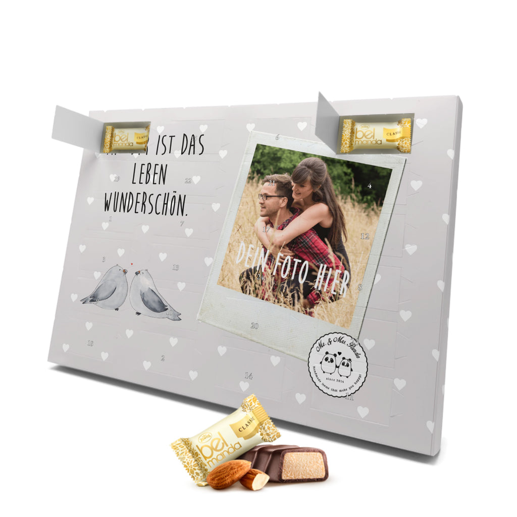 Personalisierter Marzipan Foto Adventskalender Turteltauben Liebe Personalisierter Marzipan Adventskalender, Liebe, Partner, Freund, Freundin, Ehemann, Ehefrau, Heiraten, Verlobung, Heiratsantrag, Liebesgeschenk, Jahrestag, Hocheitstag, Turteltauben, Turteltäubchen, Tauben, Verliebt, Verlobt, Verheiratet, Geschenk Freundin, Geschenk Freund, Liebesbeweis, Hochzeitstag, Geschenk Hochzeit