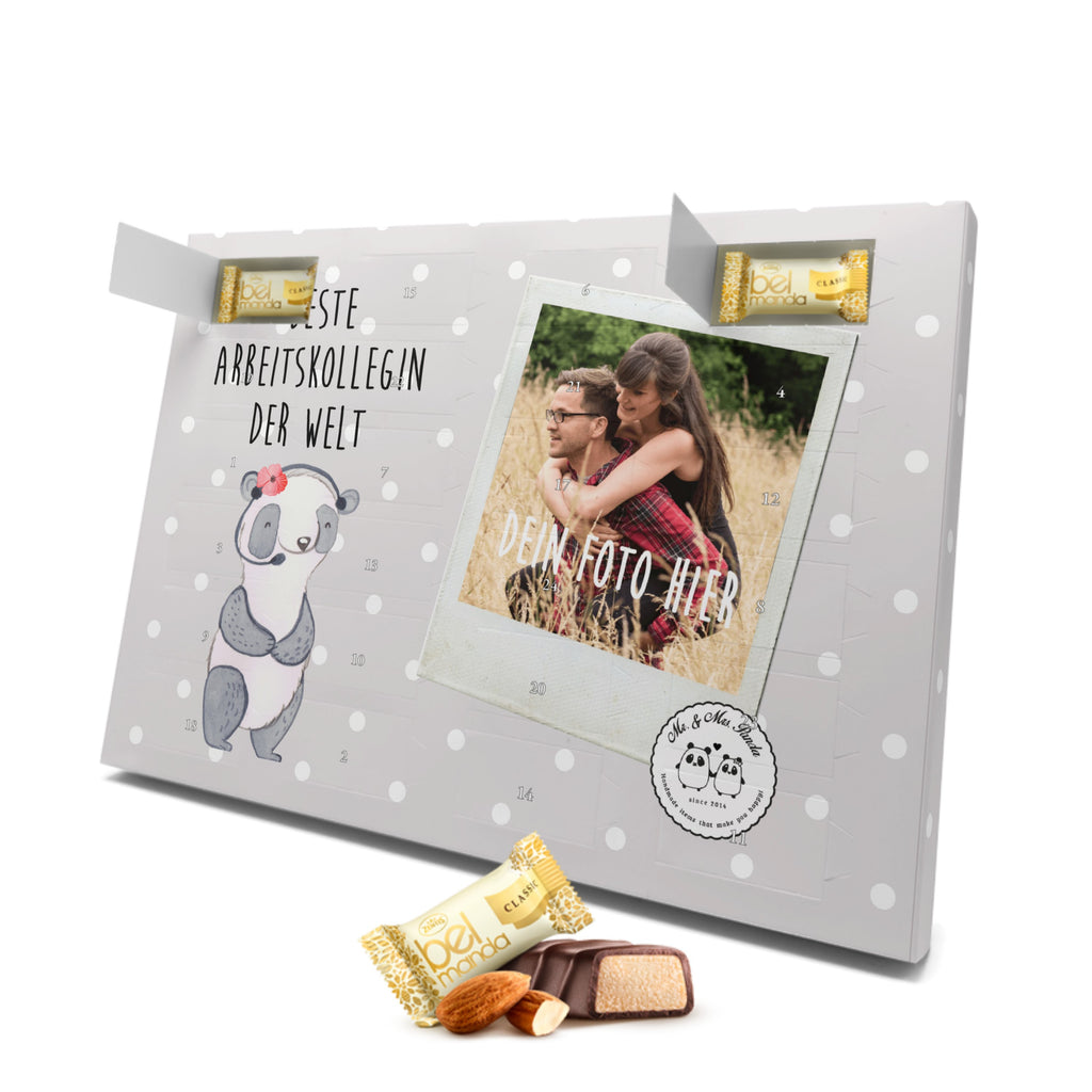 Personalisierter Marzipan Foto Adventskalender Panda Beste Arbeitskollegin der Welt Personalisierter Marzipan Adventskalender, für, Dankeschön, Geschenk, Schenken, Geburtstag, Geburtstagsgeschenk, Geschenkidee, Danke, Bedanken, Mitbringsel, Freude machen, Geschenktipp, Arbeitskollegin, Kollegin, Freundin, Büro, Abschiedsgeschenk, Ruhestand, Arbeit, Mitarbeiterin, Berufsgenossin, Beruf