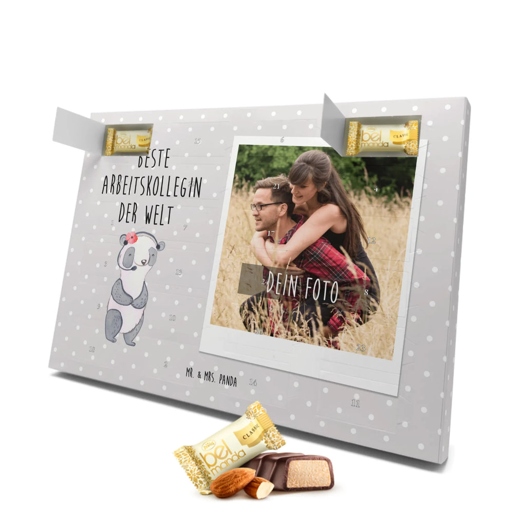 Personalisierter Marzipan Foto Adventskalender Panda Beste Arbeitskollegin der Welt Personalisierter Marzipan Foto Adventskalender, für, Dankeschön, Geschenk, Schenken, Geburtstag, Geburtstagsgeschenk, Geschenkidee, Danke, Bedanken, Mitbringsel, Freude machen, Geschenktipp, Arbeitskollegin, Kollegin, Freundin, Büro, Abschiedsgeschenk, Ruhestand, Arbeit, Mitarbeiterin, Berufsgenossin, Beruf