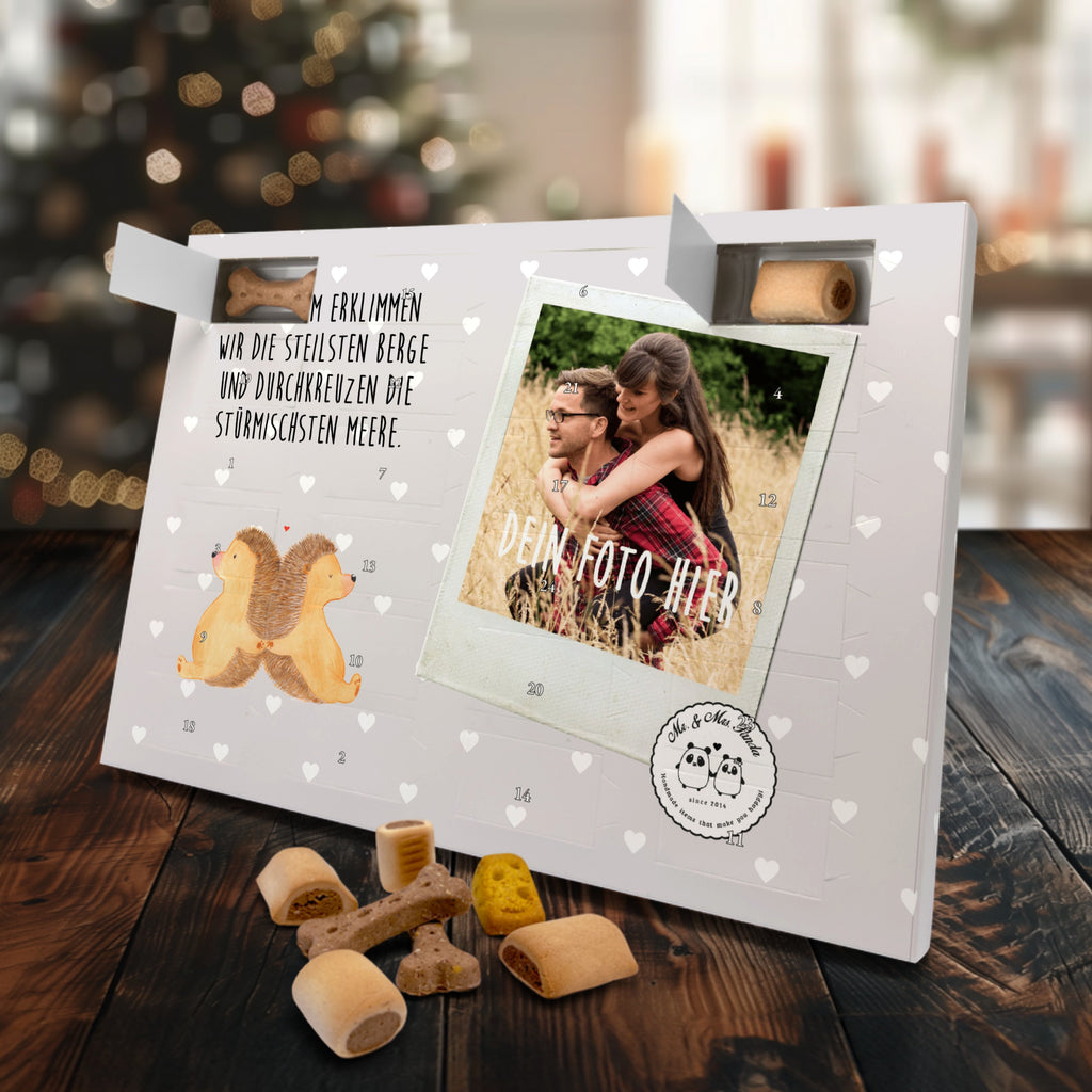 Personalisierter Hunde Foto Adventskalender Igel händchenhaltend Hunde Adventskalender, Liebe, Partner, Freund, Freundin, Ehemann, Ehefrau, Heiraten, Verlobung, Heiratsantrag, Liebesgeschenk, Jahrestag, Hocheitstag, Igel, Igelliebe, Hand in Hand, Liebesbeweis, große Liebe, Liebesbotschaft, Hochzeit, Lieblingsmensch, Gemeinsamkeit, Love, Geschenk für zwei