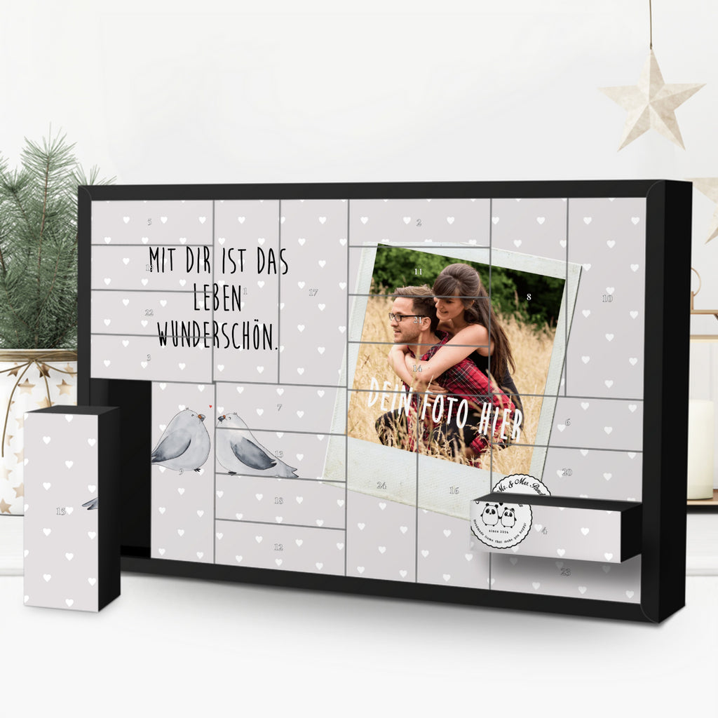 Personalisierter Befüllbarer Foto Adventskalender Turteltauben Liebe Befüllbarer Adventskalender, Adventskalender zum selbst befüllen, Liebe, Partner, Freund, Freundin, Ehemann, Ehefrau, Heiraten, Verlobung, Heiratsantrag, Liebesgeschenk, Jahrestag, Hocheitstag, Turteltauben, Turteltäubchen, Tauben, Verliebt, Verlobt, Verheiratet, Geschenk Freundin, Geschenk Freund, Liebesbeweis, Hochzeitstag, Geschenk Hochzeit