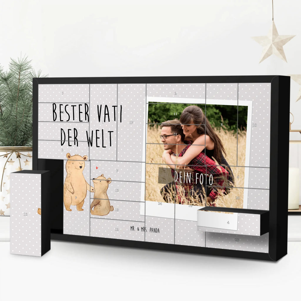 Personalisierter Befüllbarer Foto Adventskalender Bär Bester Vati der Welt Personalisierter Befüllbarer Foto Adventskalender, für, Dankeschön, Geschenk, Schenken, Geburtstag, Geburtstagsgeschenk, Geschenkidee, Danke, Bedanken, Mitbringsel, Freude machen, Geschenktipp, Vater, Papa, Dad, Daddy, Paps, Papi, Vati, Eltern, Geschenk Vater, Mann, Familie, Bester, Kleinigkeit