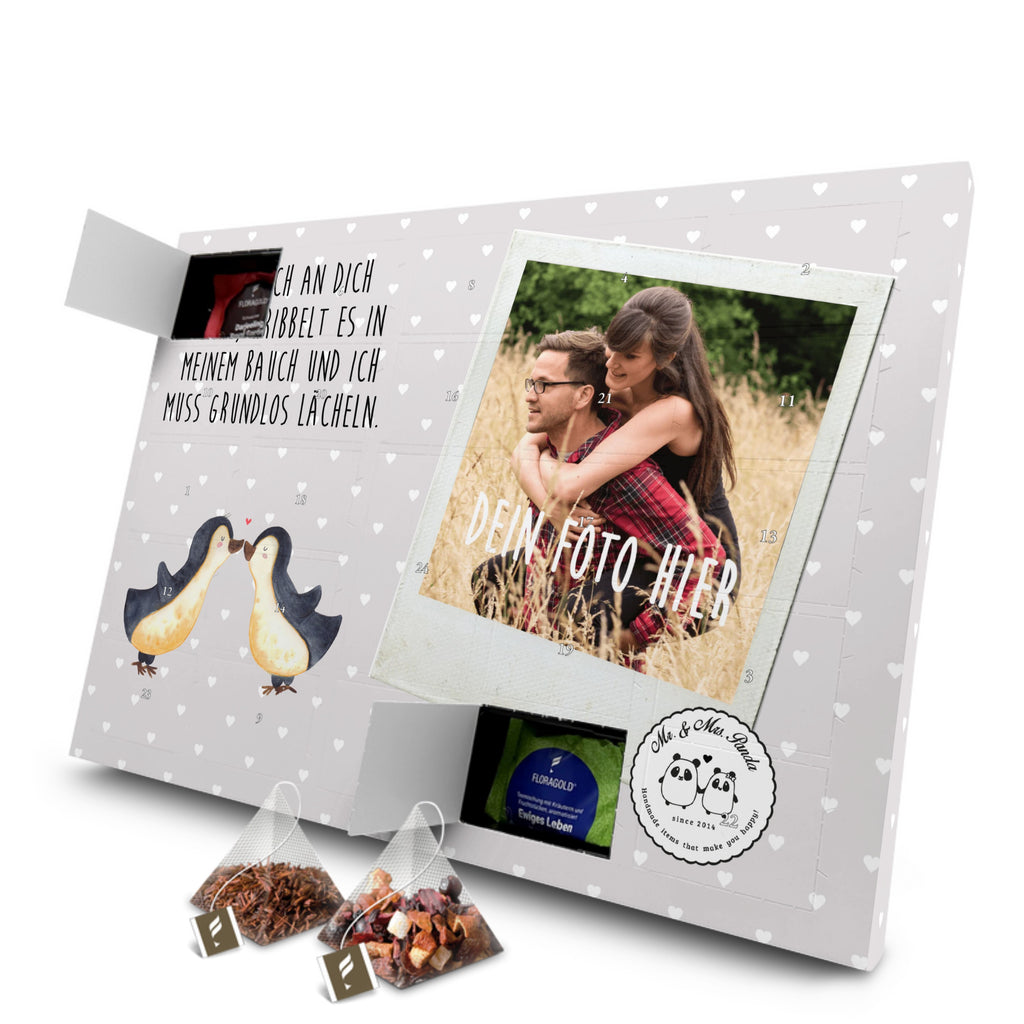 Personalisierter Tee Foto Adventskalender Pinguine Kuss Personalisierter Tee Adventskalender, Liebe, Partner, Freund, Freundin, Ehemann, Ehefrau, Heiraten, Verlobung, Heiratsantrag, Liebesgeschenk, Jahrestag, Hocheitstag, Valentinstag, Geschenk für Frauen, Hochzeitstag, Mitbringsel, Geschenk für Freundin, Geschenk für Partner, Liebesbeweis, für Männer, für Ehemann