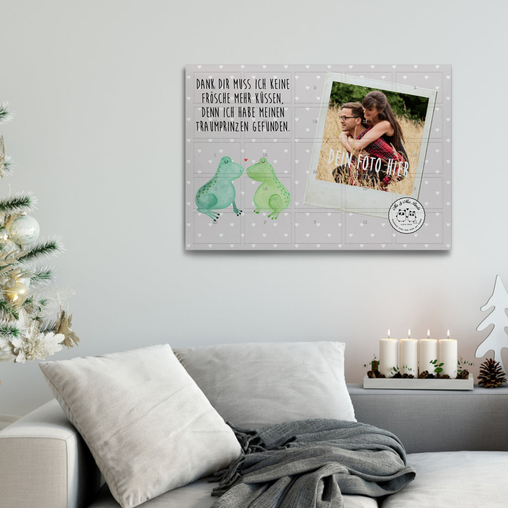 Personalisierter Tee Foto Adventskalender Frosch Liebe Personalisierter Tee Adventskalender, Liebe, Partner, Freund, Freundin, Ehemann, Ehefrau, Heiraten, Verlobung, Heiratsantrag, Liebesgeschenk, Jahrestag, Hocheitstag, Verliebt, Verlobt, Verheiratet, Geschenk Freundin, Geschenk Freund, Liebesbeweis, Hochzeitstag, Geschenk Hochzeit, Frosch, Frösche, Froschkönig, Fröschchen