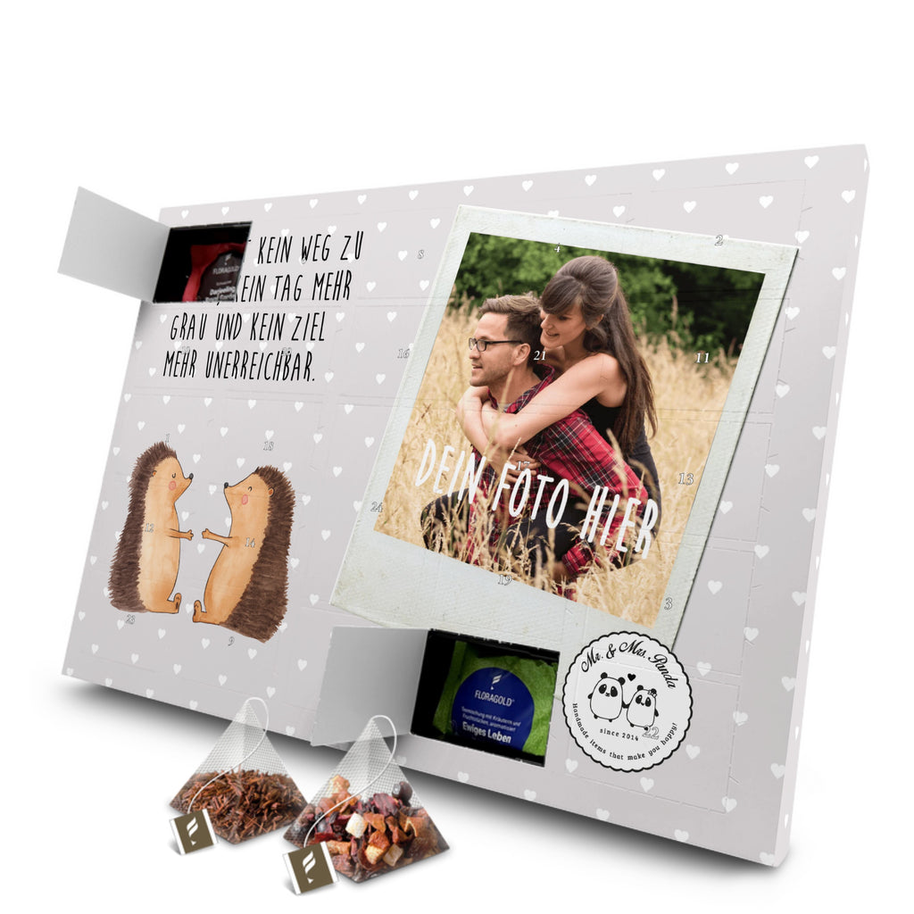 Personalisierter Tee Foto Adventskalender Igel Liebe Personalisierter Tee Adventskalender, Liebe, Partner, Freund, Freundin, Ehemann, Ehefrau, Heiraten, Verlobung, Heiratsantrag, Liebesgeschenk, Jahrestag, Hocheitstag, Verliebt, Verlobt, Verheiratet, Geschenk, Liebesbeweis, Hochzeitstag, Hochzeit, Igel