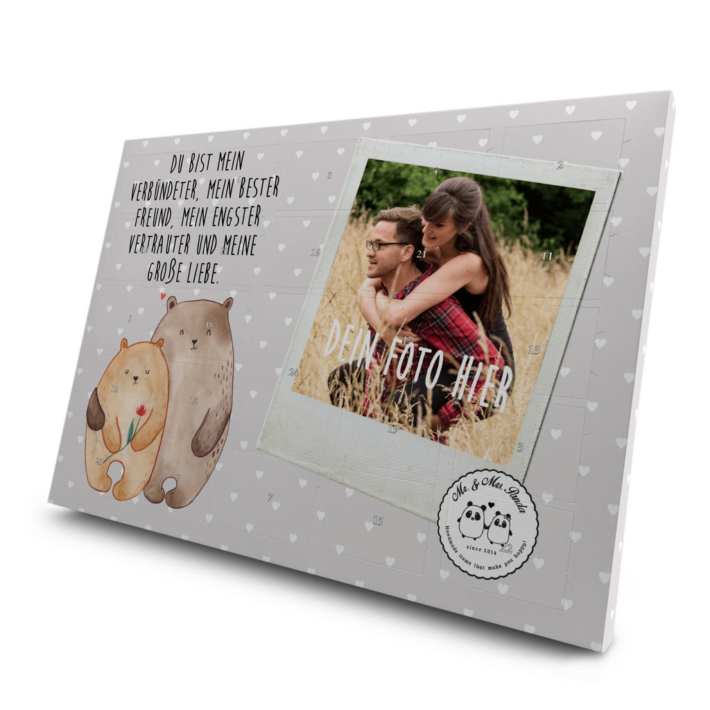 Personalisierter Tee Foto Adventskalender Bären Liebe Personalisierter Tee Adventskalender, Liebe, Partner, Freund, Freundin, Ehemann, Ehefrau, Heiraten, Verlobung, Heiratsantrag, Liebesgeschenk, Jahrestag, Hocheitstag, Verliebt, Verlobt, Verheiratet, Geschenk Freundin, Geschenk Freund, Liebesbeweis, Hochzeitstag, Geschenk Hochzeit, Bären, Bärchen, Bär