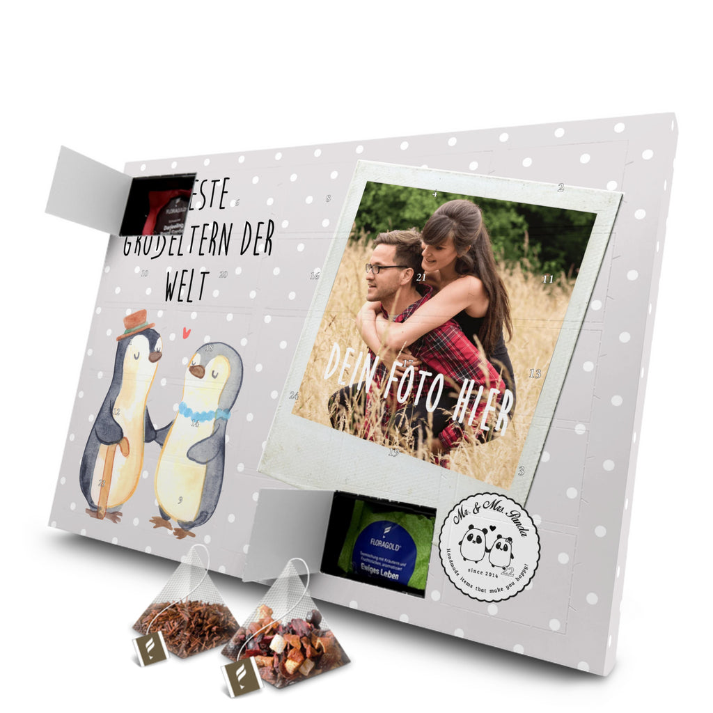 Personalisierter Tee Foto Adventskalender Pinguin Beste Großeltern der Welt Personalisierter Tee Adventskalender, für, Dankeschön, Geschenk, Schenken, Geburtstag, Geburtstagsgeschenk, Geschenkidee, Danke, Bedanken, Mitbringsel, Freude machen, Geschenktipp, Großeltern, Grosseltern, Großmutter, Großvater, Opa, Omi, Oma, Opi. Großpapa, Großmama, Enkel, Enkelin, Enkelkind, Kleinigkeit, Omma, Ommi, Oppa, Oppi, Bester