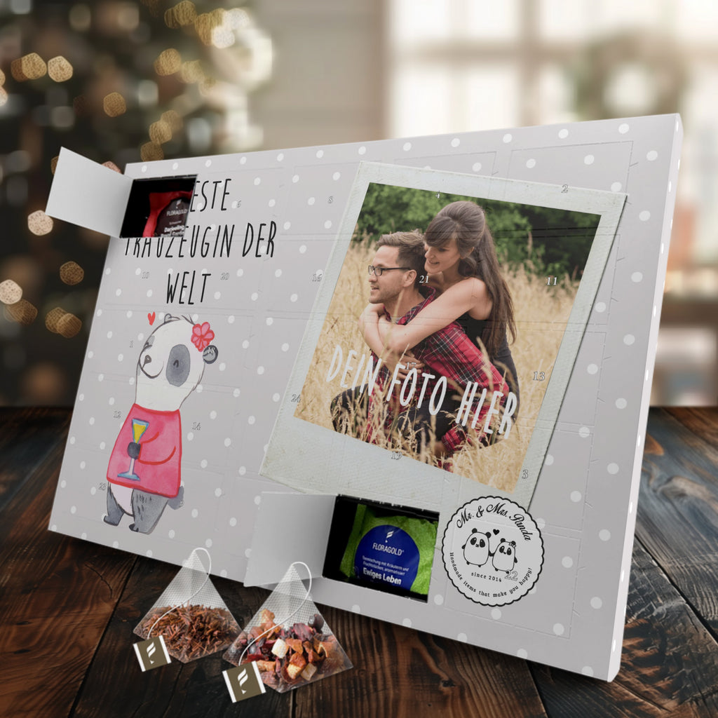 Personalisierter Tee Foto Adventskalender Panda Beste Trauzeugin der Welt Personalisierter Tee Adventskalender, für, Dankeschön, Geschenk, Schenken, Geburtstag, Geburtstagsgeschenk, Geschenkidee, Danke, Bedanken, Mitbringsel, Freude machen, Geschenktipp, Trauzeugin, Trauhzeugin, Freundin, Hochzeit, Heirat, JGA, Trauung, Kirche, Standesamt, Braut