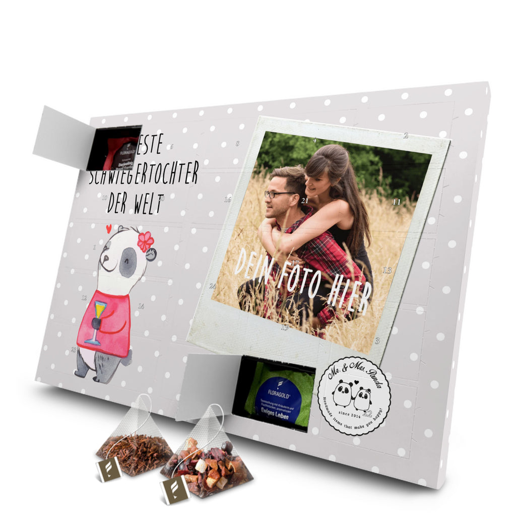 Personalisierter Tee Foto Adventskalender Panda Beste Schwiegertochter der Welt Personalisierter Tee Adventskalender, für, Dankeschön, Geschenk, Schenken, Geburtstag, Geburtstagsgeschenk, Geschenkidee, Danke, Bedanken, Mitbringsel, Freude machen, Geschenktipp, Schwiegertochter, Tochter, Ehefrau des Sohns, Frau, angeheiratet, Hochzeit