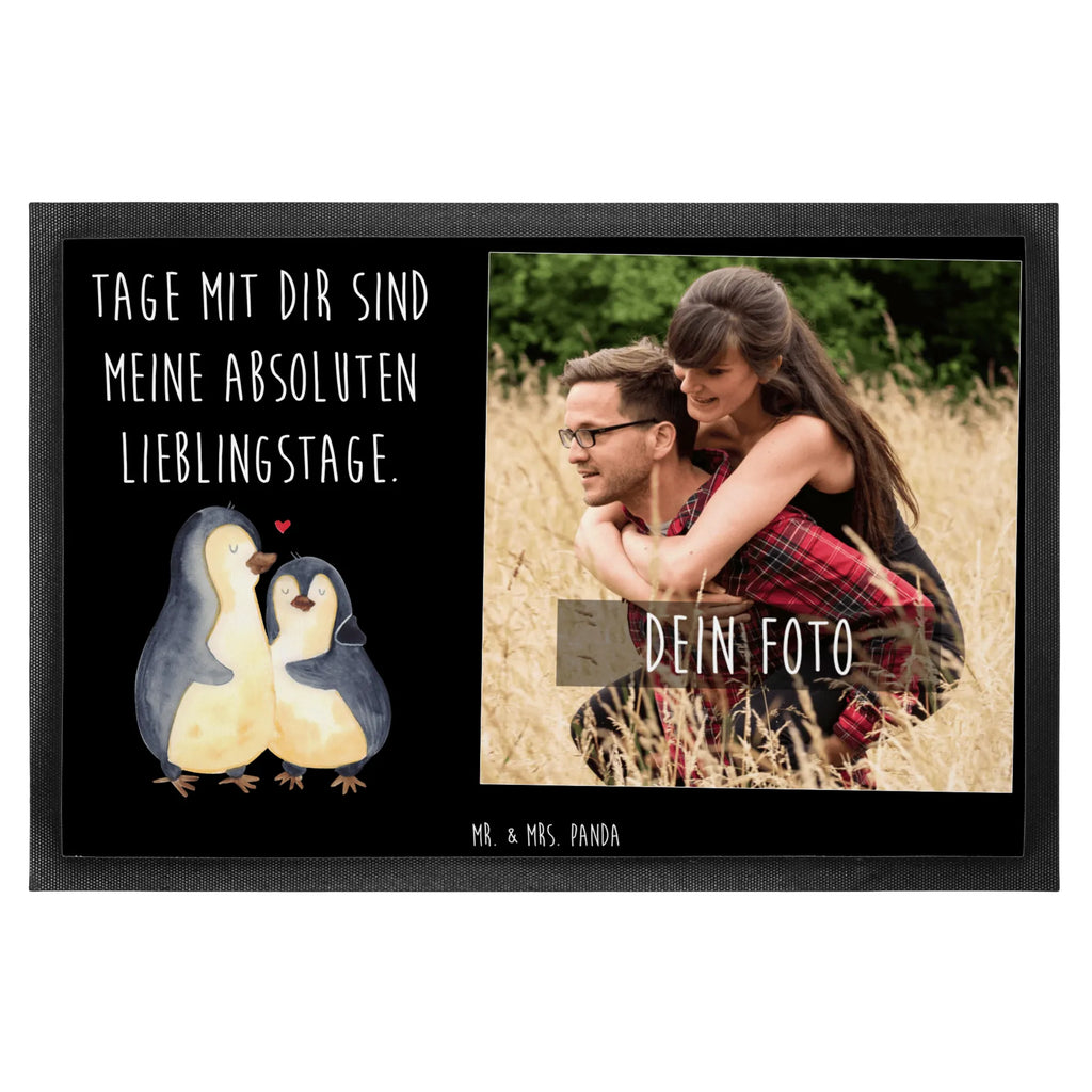 Personalisierte Foto Fußmatte Pinguin umarmen Personalisierte Foto Fußmatte, Pinguin, Liebe, Liebespaar, Liebesbeweis, Liebesgeschenk, Verlobung, Jahrestag, Hochzeitstag, Hochzeit, Hochzeitsgeschenk