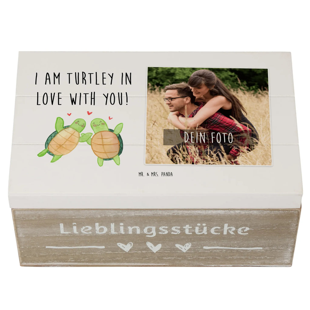 Personalisierte Foto Holzkiste Schildkröten Paar Personalisierte Foto Holzkiste, Liebe, Partner, Freund, Freundin, Ehemann, Ehefrau, Heiraten, Verlobung, Heiratsantrag, Liebesgeschenk, Jahrestag, Hocheitstag, Valentinstag, Geschenk für Frauen, Hochzeitstag, Mitbringsel, Geschenk für Freundin, Geschenk für Partner, Liebesbeweis, für Männer, für Ehemann