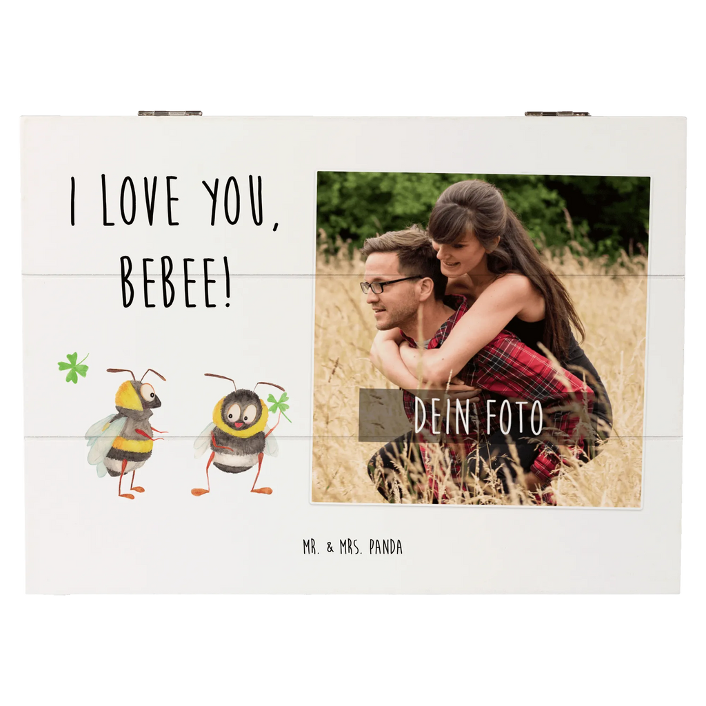 Personalisierte Foto Holzkiste Bienen Paar Personalisierte Foto Holzkiste, Liebe, Partner, Freund, Freundin, Ehemann, Ehefrau, Heiraten, Verlobung, Heiratsantrag, Liebesgeschenk, Jahrestag, Hocheitstag, Valentinstag, Geschenk für Frauen, Hochzeitstag, Mitbringsel, Geschenk für Freundin, Geschenk für Partner, Liebesbeweis, für Männer, für Ehemann, Schildkröten, verliebte Schildkröten