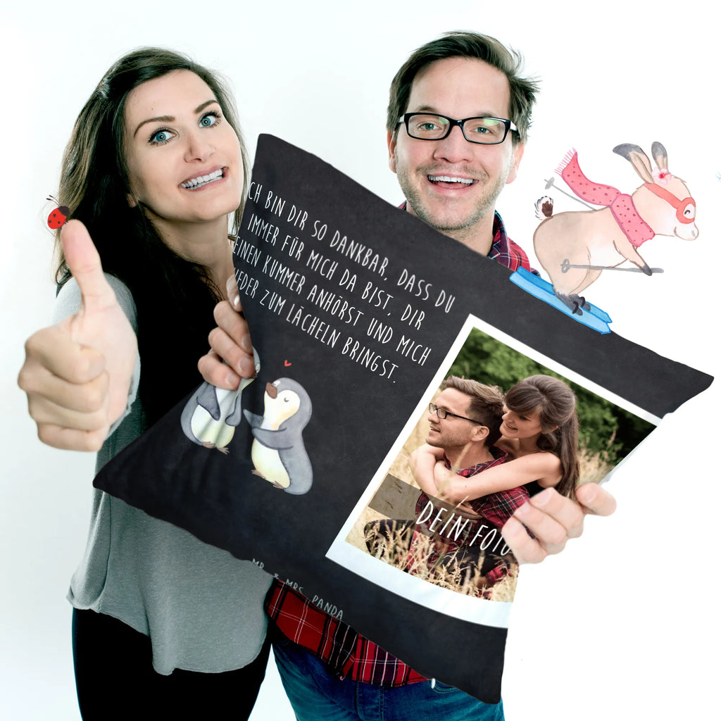 Personalisiertes Foto Kissen Pinguine trösten Personalisiertes Foto Kissen, Liebe, Partner, Freund, Freundin, Ehemann, Ehefrau, Heiraten, Verlobung, Heiratsantrag, Liebesgeschenk, Jahrestag, Hocheitstag, Valentinstag, Geschenk für Frauen, Hochzeitstag, Mitbringsel, Geschenk für Freundin, Geschenk für Partner, Liebesbeweis, für Männer, für Ehemann