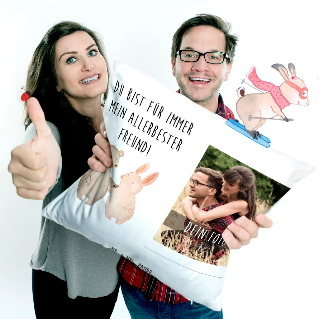 Personalisiertes Foto Kissen Bär und Hase Umarmen Personalisiertes Foto Kissen, Liebe, Partner, Freund, Freundin, Ehemann, Ehefrau, Heiraten, Verlobung, Heiratsantrag, Liebesgeschenk, Jahrestag, Hocheitstag, Freunde, bester Freund, Hase, Bär, Bärchen, best friends