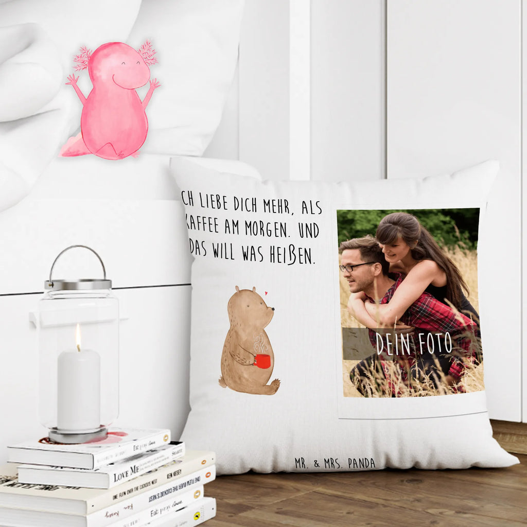 Personalisiertes Foto Kissen Bär Morgenkaffee Personalisiertes Foto Kissen, Liebe, Partner, Freund, Freundin, Ehemann, Ehefrau, Heiraten, Verlobung, Heiratsantrag, Liebesgeschenk, Jahrestag, Hocheitstag, Valentinstag, Geschenk für Frauen, Hochzeitstag, Mitbringsel, Geschenk für Freundin, Geschenk für Partner, Liebesbeweis, für Männer, für Ehemann