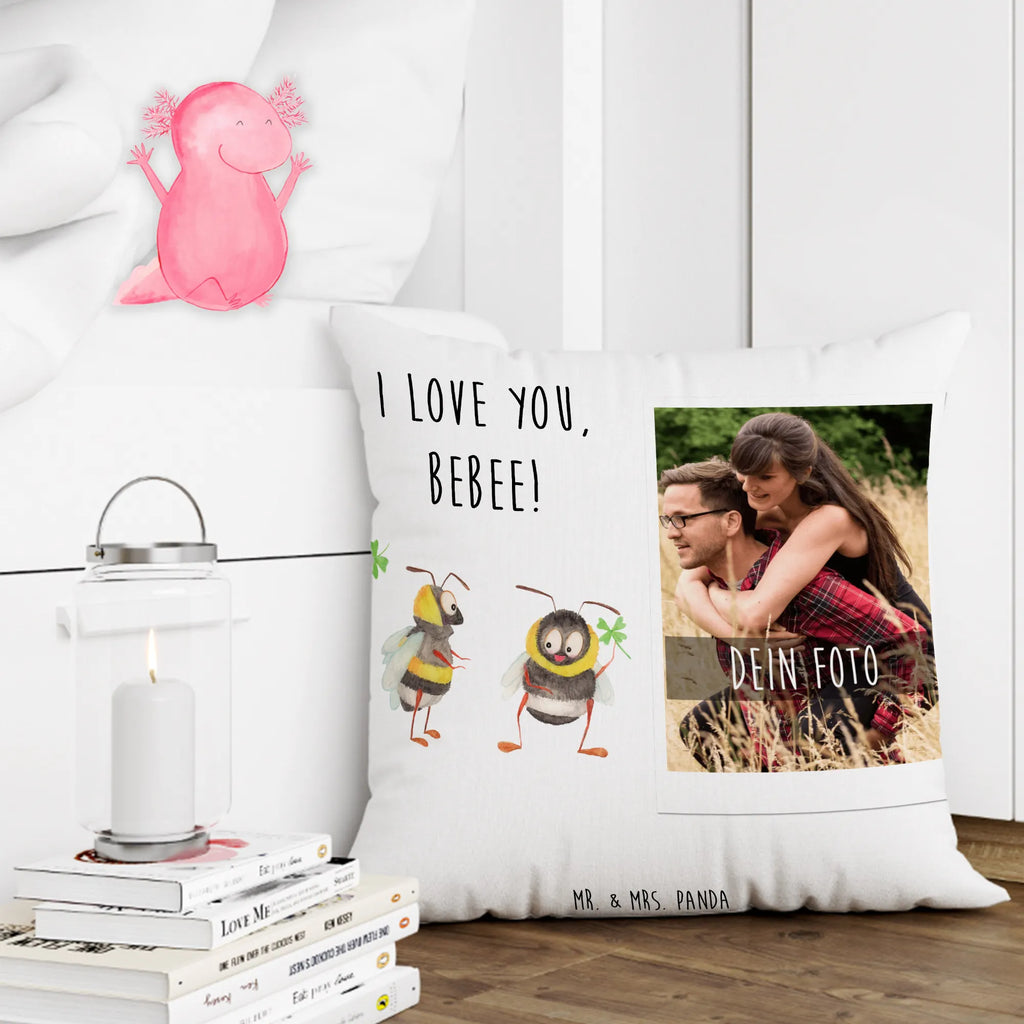 Personalisiertes Foto Kissen Bienen Paar Personalisiertes Foto Kissen, Liebe, Partner, Freund, Freundin, Ehemann, Ehefrau, Heiraten, Verlobung, Heiratsantrag, Liebesgeschenk, Jahrestag, Hocheitstag, Valentinstag, Geschenk für Frauen, Hochzeitstag, Mitbringsel, Geschenk für Freundin, Geschenk für Partner, Liebesbeweis, für Männer, für Ehemann, Schildkröten, verliebte Schildkröten