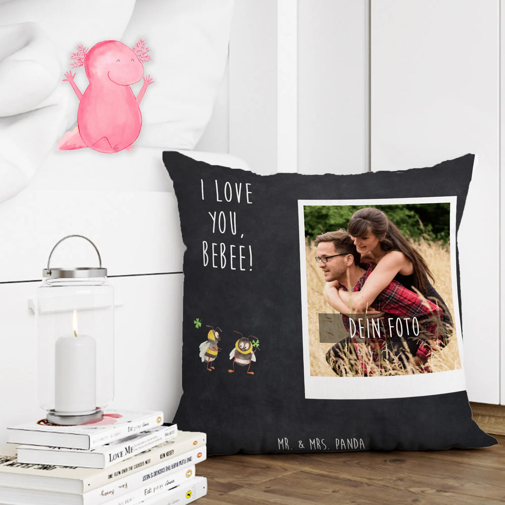 Personalisiertes Foto Kissen Bienen Paar Personalisiertes Foto Kissen, Liebe, Partner, Freund, Freundin, Ehemann, Ehefrau, Heiraten, Verlobung, Heiratsantrag, Liebesgeschenk, Jahrestag, Hocheitstag, Valentinstag, Geschenk für Frauen, Hochzeitstag, Mitbringsel, Geschenk für Freundin, Geschenk für Partner, Liebesbeweis, für Männer, für Ehemann, Schildkröten, verliebte Schildkröten