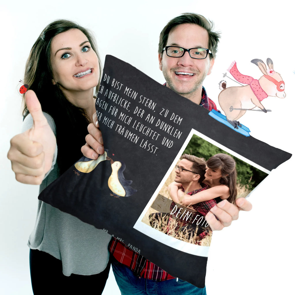 Personalisiertes Foto Kissen Pinguin Liebe Personalisiertes Foto Kissen, Liebe, Partner, Freund, Freundin, Ehemann, Ehefrau, Heiraten, Verlobung, Heiratsantrag, Liebesgeschenk, Jahrestag, Hocheitstag, Pinguin, Pinguine, Pinguin Paar, Pinguinpaar, Pinguin Liebe, Paar, Pärchen. Liebespaar, Liebesbeweis, Liebesspruch, Hochzeitstag, Geschenk Freund, Geschenk Freundin, Verlobte, Verlobter, Love, Geschenk Hochzeitstag, Geschenkidee, Hochzeit, Gastgeschenk