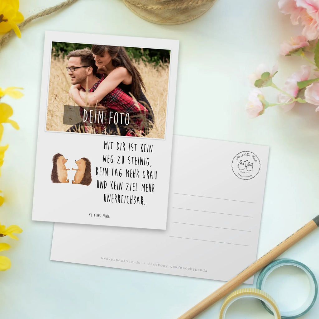 Personalisierte Foto Postkarte Igel Liebe Personalisierte Foto Postkarte, Liebe, Partner, Freund, Freundin, Ehemann, Ehefrau, Heiraten, Verlobung, Heiratsantrag, Liebesgeschenk, Jahrestag, Hocheitstag, Verliebt, Verlobt, Verheiratet, Geschenk, Liebesbeweis, Hochzeitstag, Hochzeit, Igel