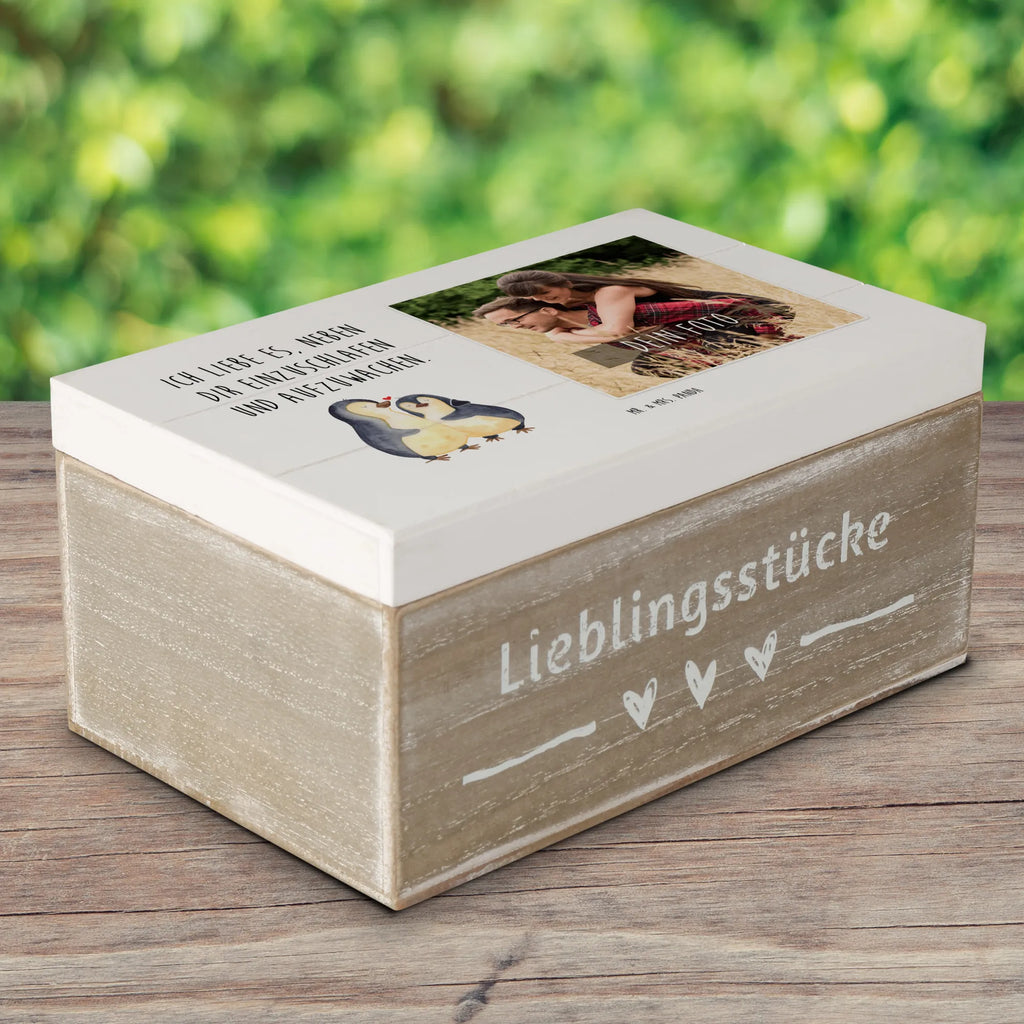 Personalisierte Foto Holzkiste Pinguine Einschlafen Personalisierte Foto Holzkiste, Liebe, Partner, Freund, Freundin, Ehemann, Ehefrau, Heiraten, Verlobung, Heiratsantrag, Liebesgeschenk, Jahrestag, Hocheitstag, Valentinstag, Geschenk für Frauen, Hochzeitstag, Mitbringsel, Geschenk für Freundin, Geschenk für Partner, Liebesbeweis, für Männer, für Ehemann