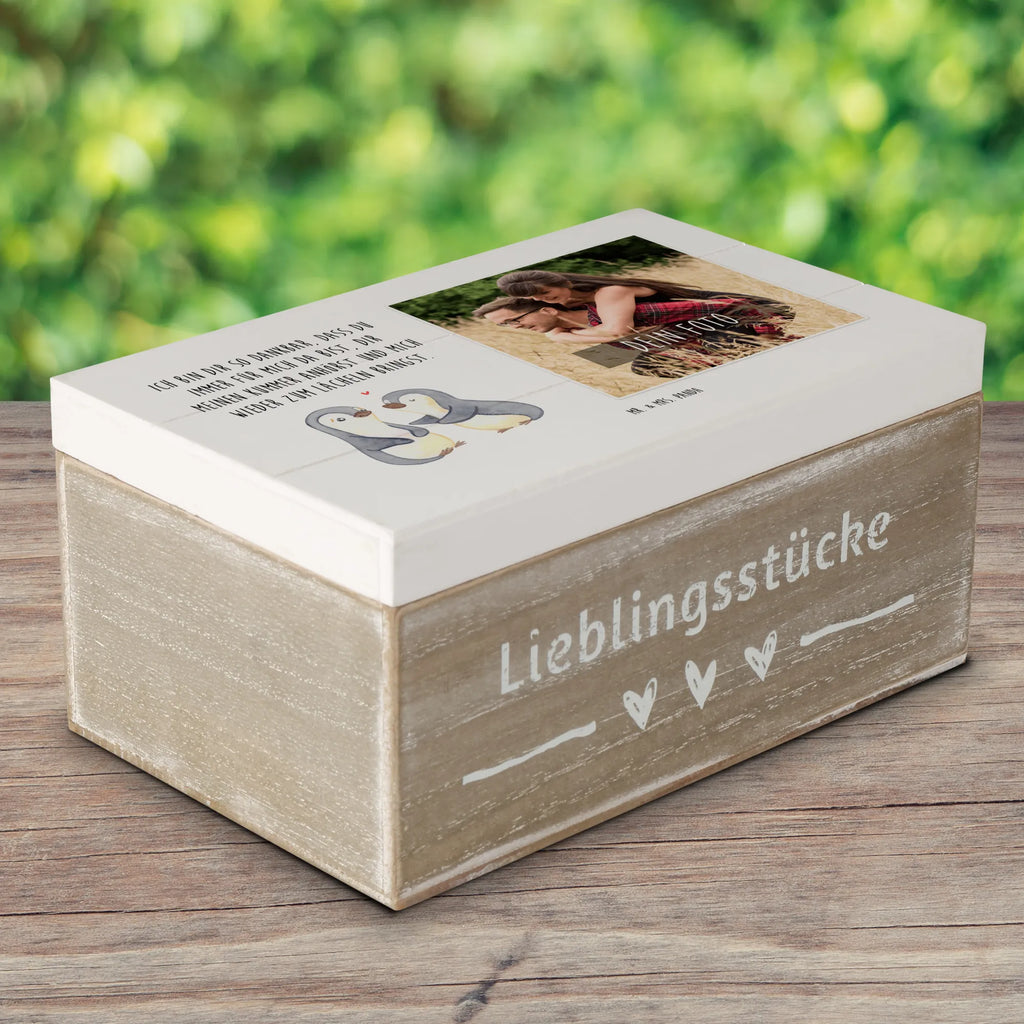 Personalisierte Foto Holzkiste Pinguine trösten Personalisierte Foto Holzkiste, Liebe, Partner, Freund, Freundin, Ehemann, Ehefrau, Heiraten, Verlobung, Heiratsantrag, Liebesgeschenk, Jahrestag, Hocheitstag, Valentinstag, Geschenk für Frauen, Hochzeitstag, Mitbringsel, Geschenk für Freundin, Geschenk für Partner, Liebesbeweis, für Männer, für Ehemann